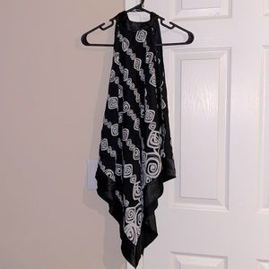 Black and white shirt size small. It looks very cute with a belt on.